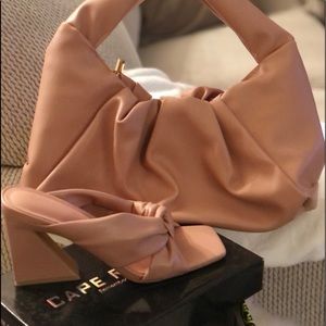 Bag with shoes to match cape robbion